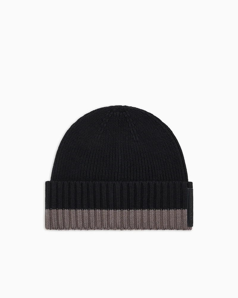 Cap with ribbed profile