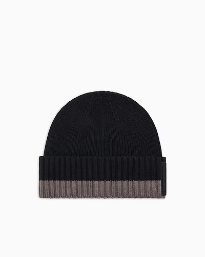 Cap with ribbed profile