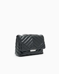 Shoulder bag in quilted material with metal details