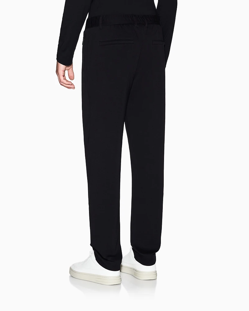 Trousers with zip pockets