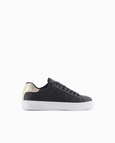 Sneakers with matching embroidered logo and metal detail