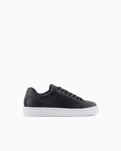 Sneakers with laces and logo