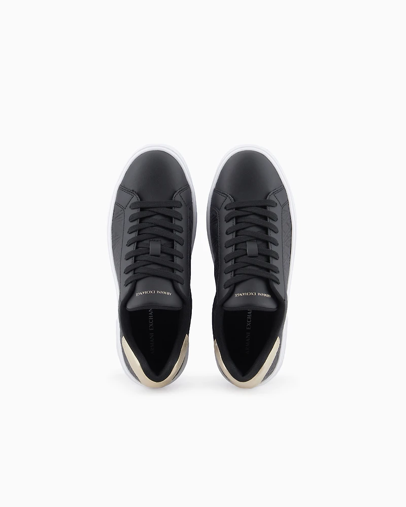 Sneakers with matching embroidered logo and metal detail