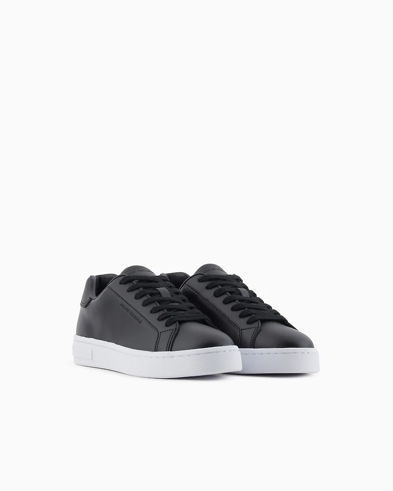 Sneakers with laces and logo