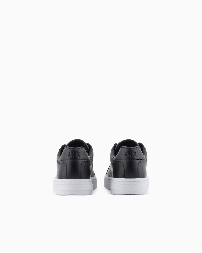 Sneakers with laces and logo