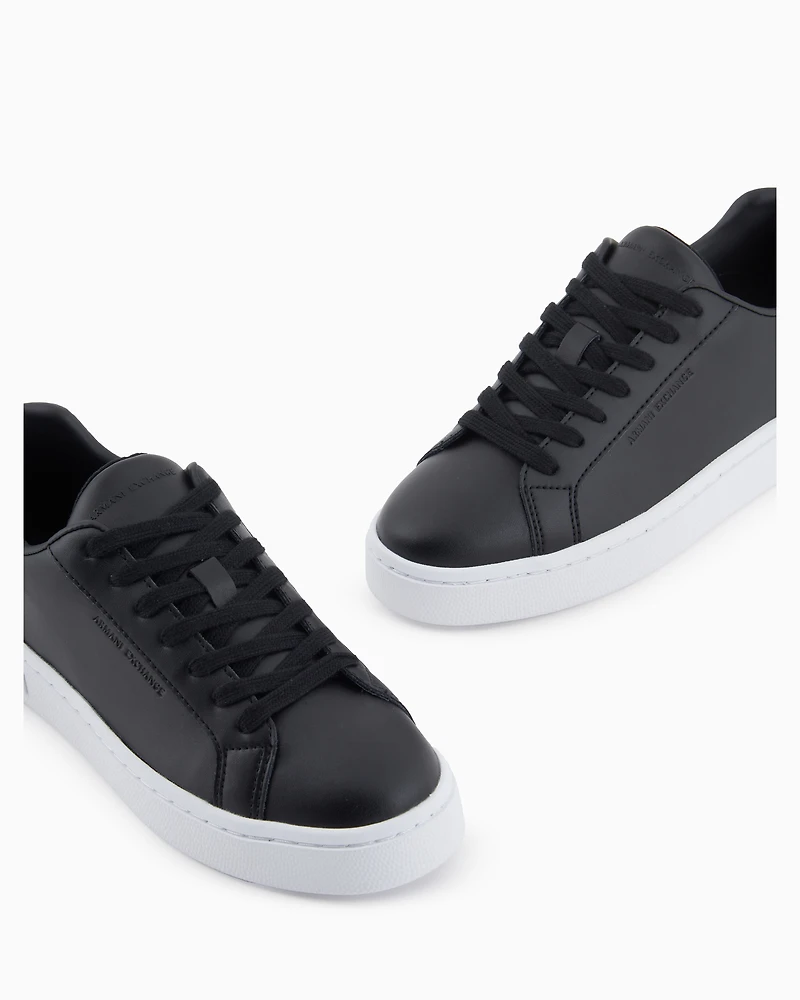 Sneakers with laces and logo