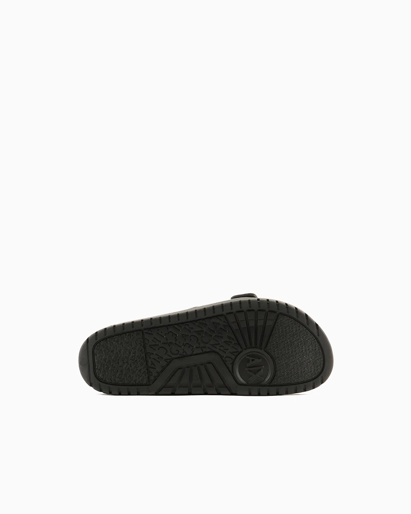 Slippers with two straps and buckles