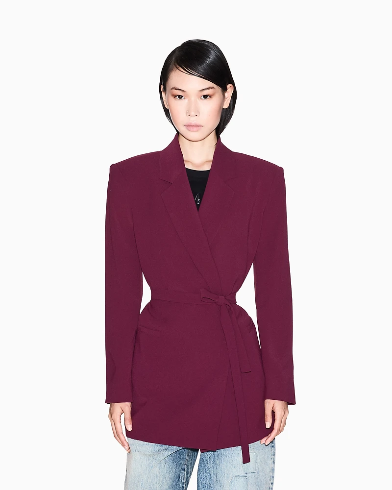 Jacket with thin belt