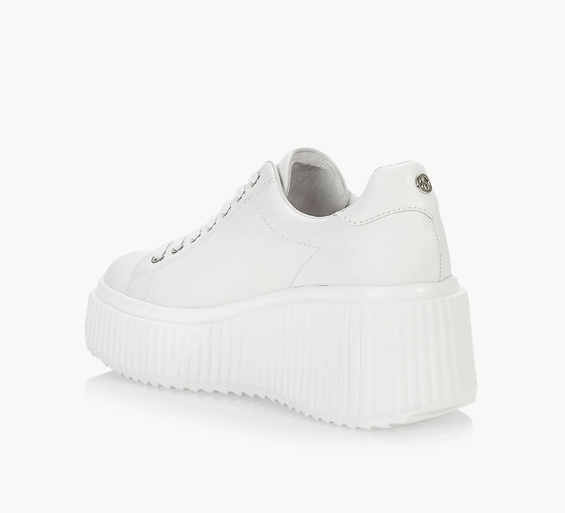 JESSIE SNEAKER