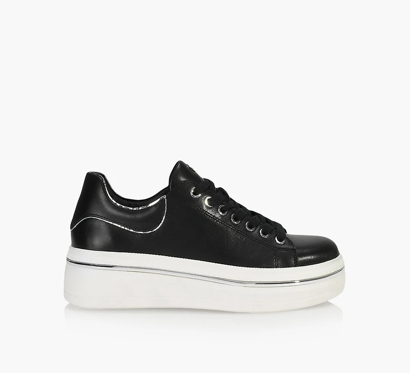 LYLA SNEAKER