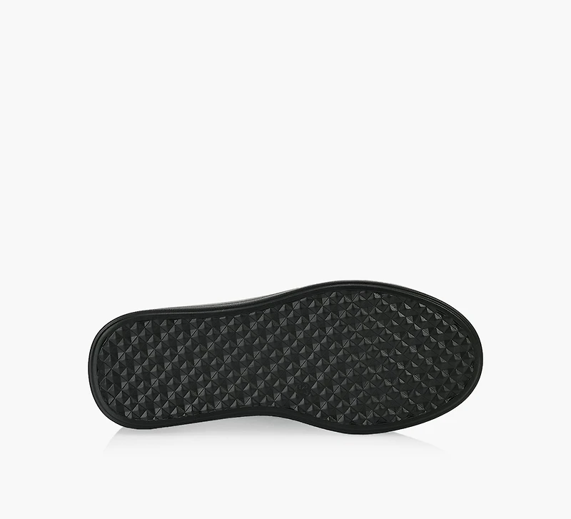 LYLA SNEAKER