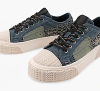THE SNEAKER