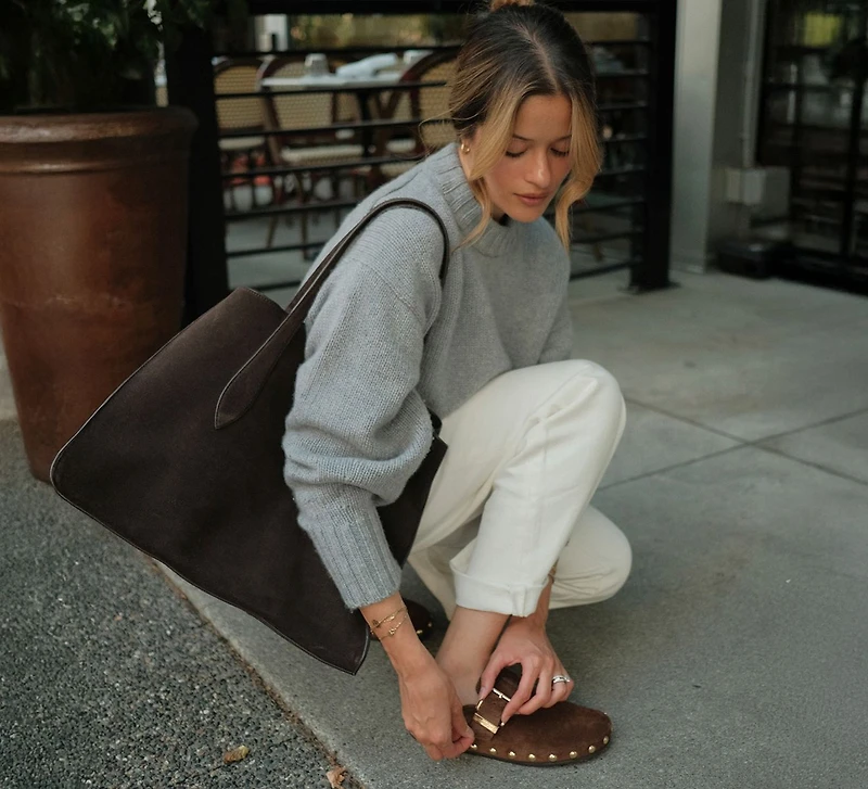 ROXANNE CLOG