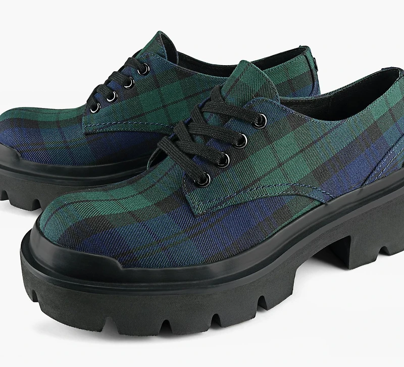 BLAIR LACE UP