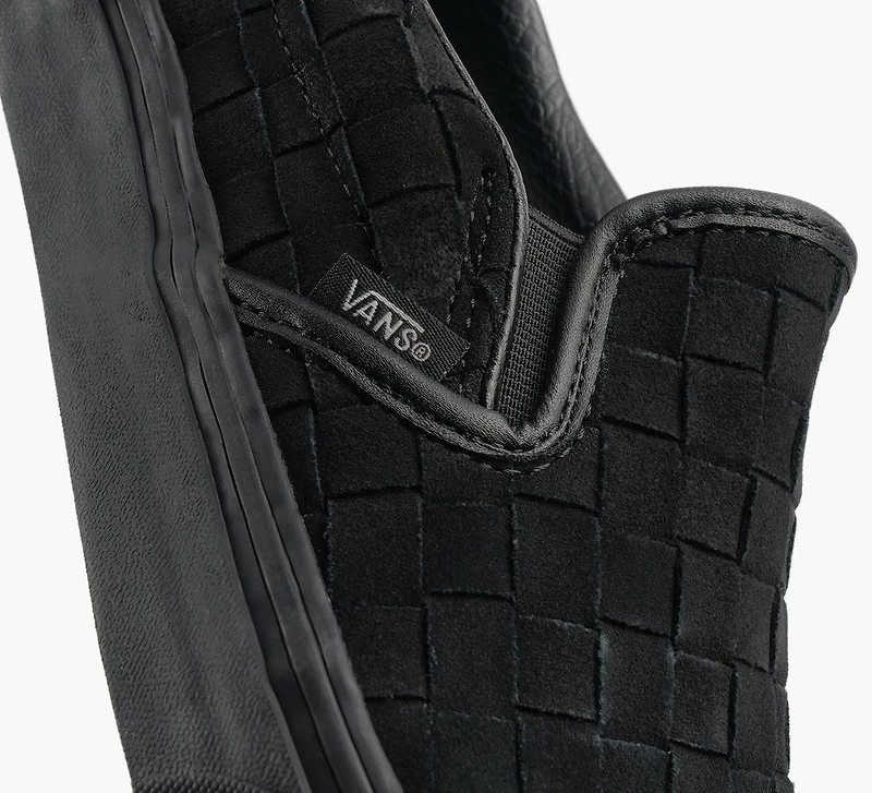 U CLASSIC SLIP-ON
