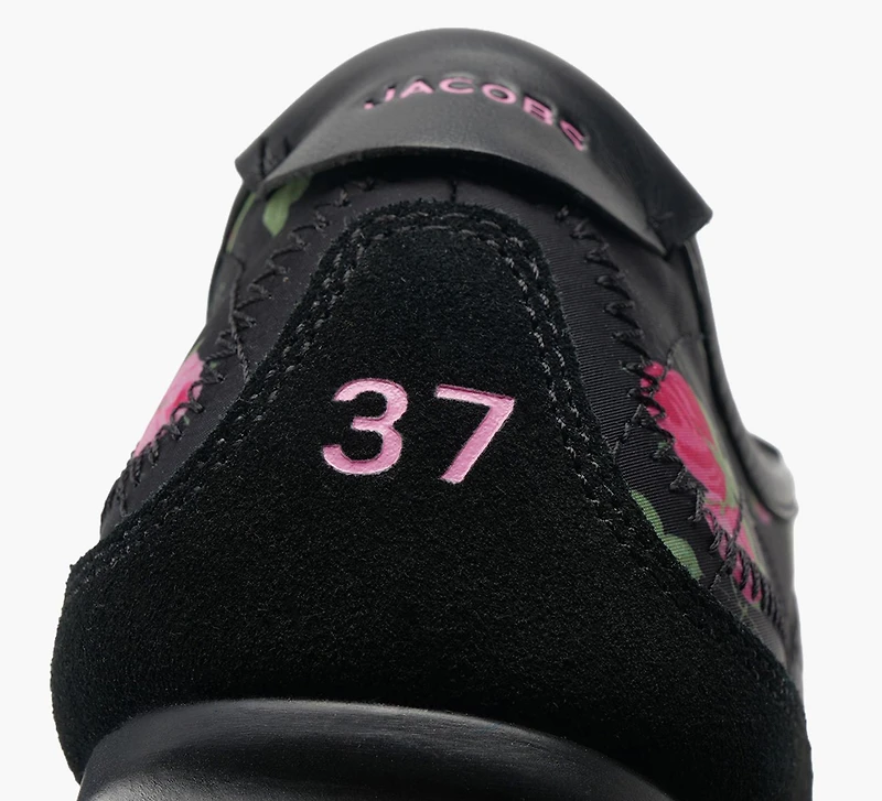 THE 400 BLEECKER RUNNER