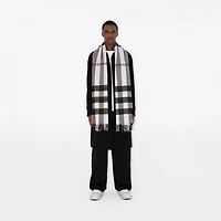 Check Cashmere Scarf in Pale candy pink | Burberry® Official