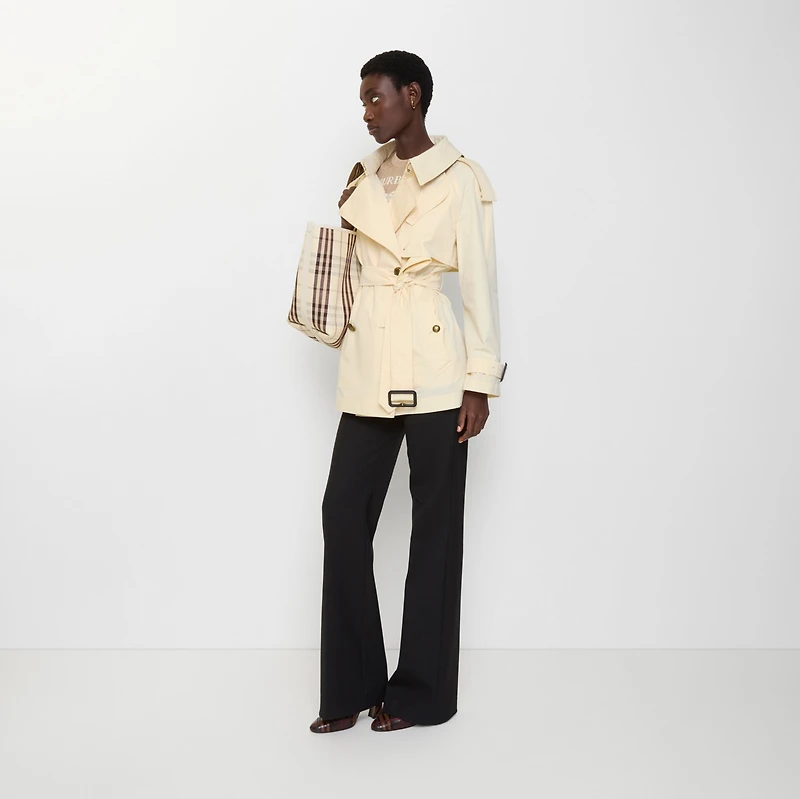 Short Lightweight Cotton Fitzrovia Trench Coat in Ceramic white - Women | Burberry® Official