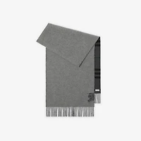 Wide Reversible Check Cashmere Scarf in Charcoal grey/vine green | Burberry® Official