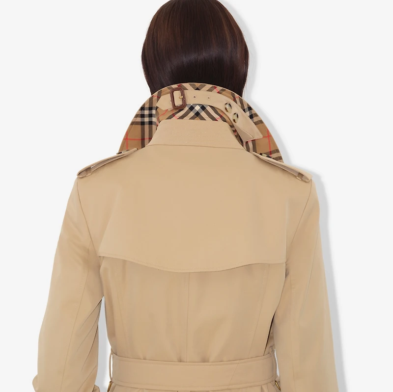 Short Chelsea Heritage Trench Coat in Honey - Women, Cotton Gabardine | Burberry® Official