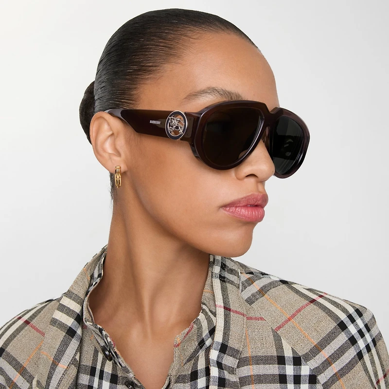 Curve Pilot Sunglasses​ in Black - Women | Burberry® Official