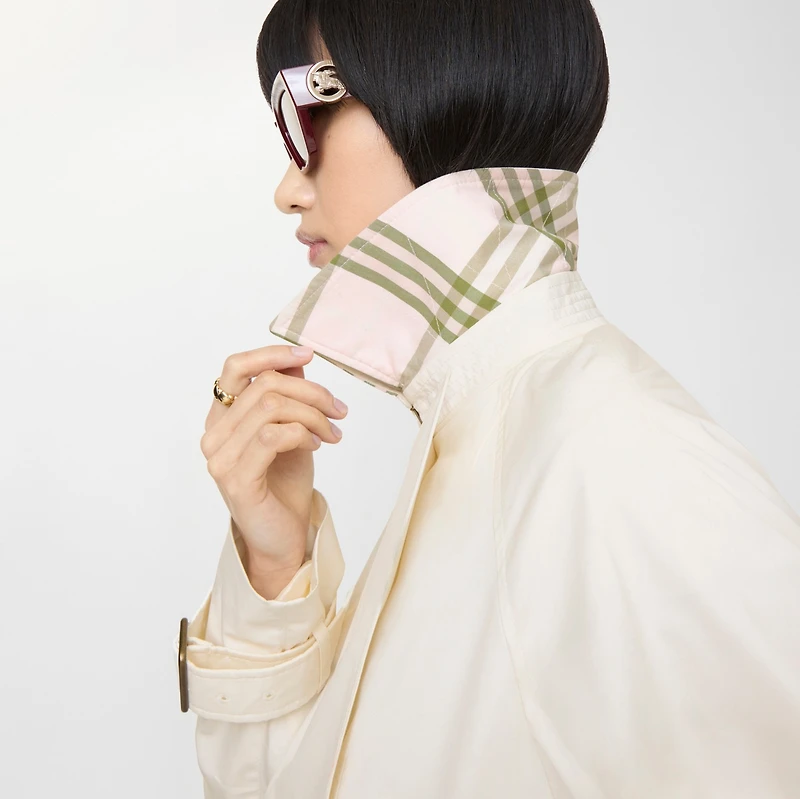 Cropped Lightweight Ladybrook Trench Jacket​ in Seashell white - Women, Cotton | Burberry® Official