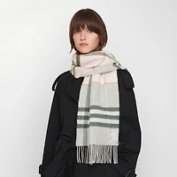 Contrast Check Cashmere Scarf in Bow pink/mitten grey | Burberry® Official
