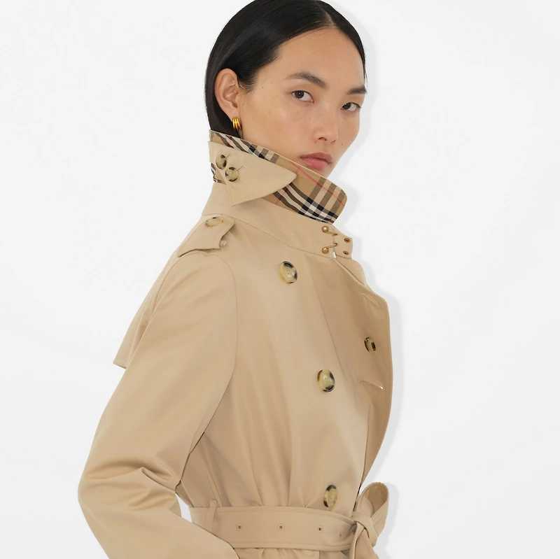 Short Kensington Heritage Trench Coat in Honey - Women, Cotton Gabardine | Burberry® Official