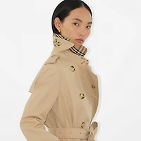 Short Kensington Heritage Trench Coat in Honey - Women, Cotton Gabardine | Burberry® Official