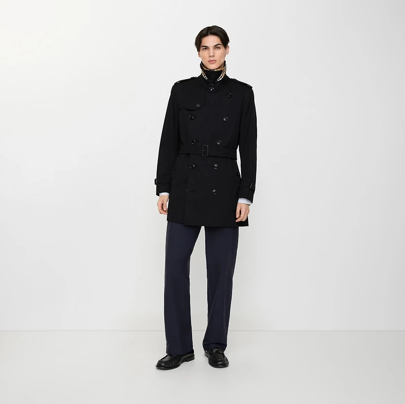 Short Kensington Heritage Trench Coat in Black - Men, Cotton Gabardine | Burberry® Official