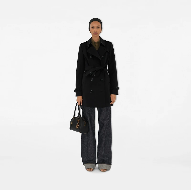 Short Chelsea Heritage Trench Coat in Black - Women, Cotton Gabardine | Burberry® Official