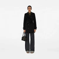 Short Chelsea Heritage Trench Coat in Black - Women, Cotton Gabardine | Burberry® Official