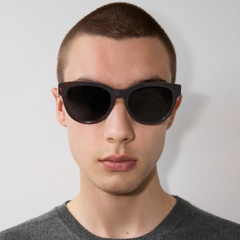 Round Sunglasses in Dark havana | Burberry® Official