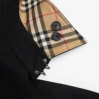 Short Kensington Heritage Trench Coat in Black - Men, Cotton Gabardine | Burberry® Official