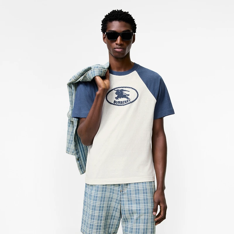 Knight Stamp Cotton Raglan T-shirt in Seashell white - Men | Burberry® Official