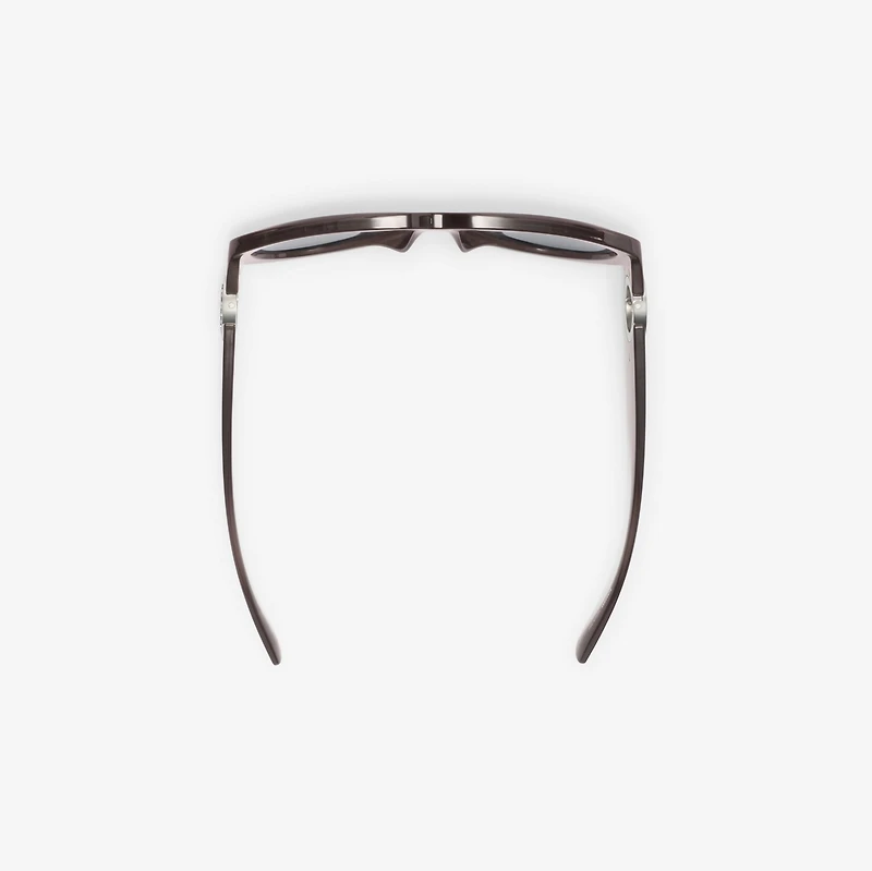 Curve Pilot Sunglasses​ in Black - Women | Burberry® Official