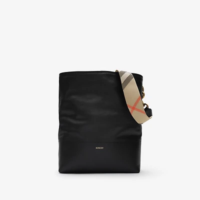 Medium B Clip Bucket Bag​ in Black - Women | Burberry® Official