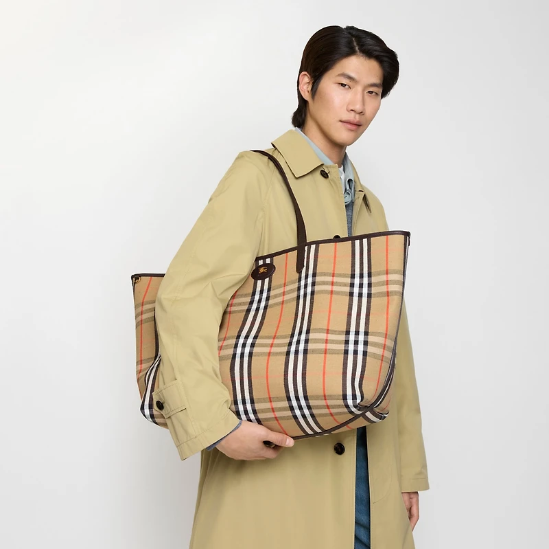 Large Reversible Bloomsbury Tote in Sand beige/peat brown - Men | Burberry® Official