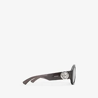 Curve Pilot Sunglasses​ in Black - Women | Burberry® Official