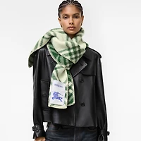 Check Wool Scarf in Tennis green | Burberry® Official