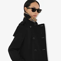 Short Kensington Heritage Trench Coat in Black - Women, Cotton Gabardine | Burberry® Official