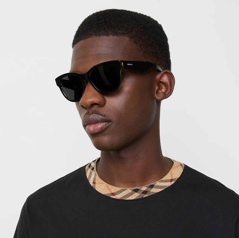 Check Round Sunglasses in Black/check | Burberry® Official