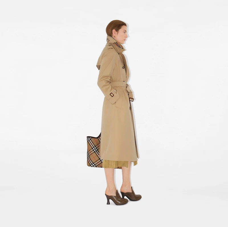 Long Waterloo Heritage Trench Coat in Honey beige - Women, Cotton Gabardine | Burberry® Official