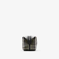 Highlands Travel Pouch in Thicket green - Men | Burberry® Official