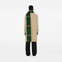 Wide Check Cashmere Scarf in Dark fern green | Burberry® Official