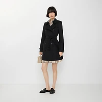 Short Chelsea Heritage Trench Coat in Black - Women, Cotton Gabardine | Burberry® Official
