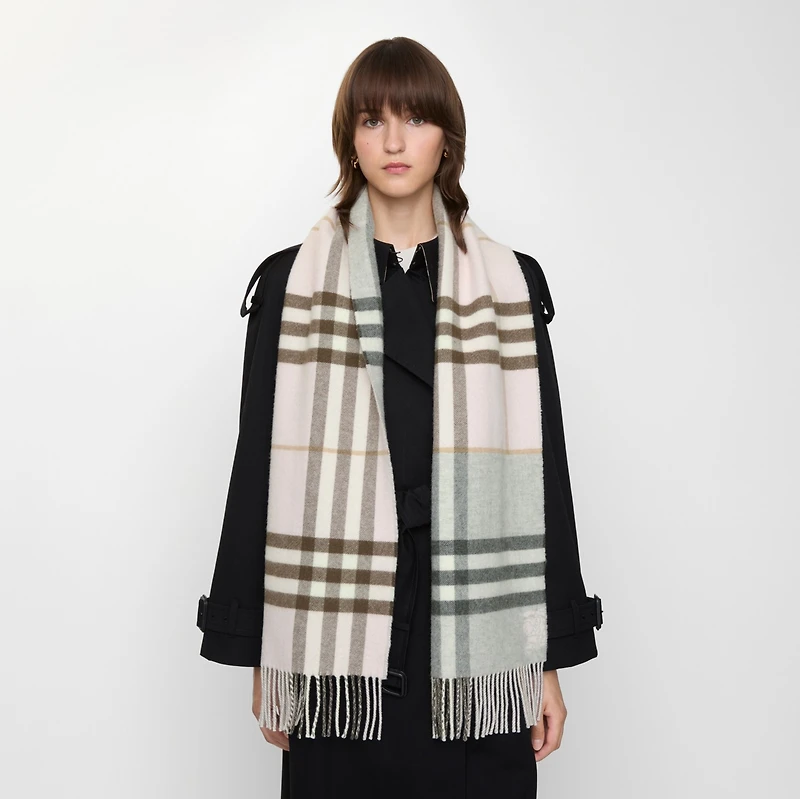Contrast Check Cashmere Scarf in Bow pink/mitten grey | Burberry® Official