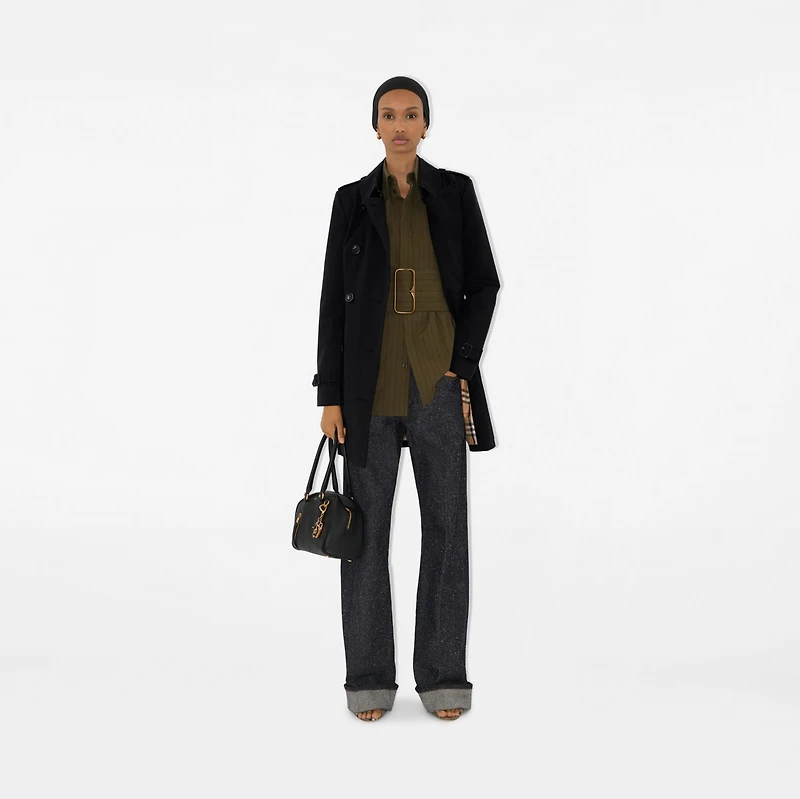 Short Chelsea Heritage Trench Coat in Black - Women, Cotton Gabardine | Burberry® Official