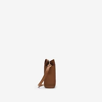Cotswolds Pouch in Hazel - Women, Leather | Burberry® Official