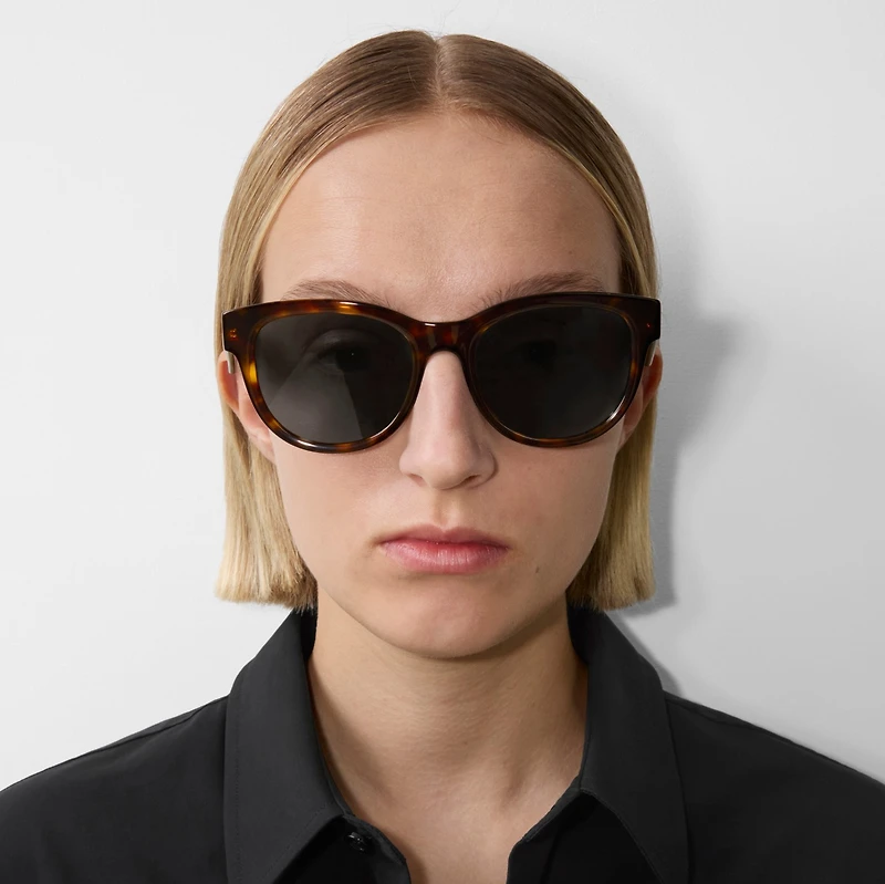 Round Sunglasses in Dark havana | Burberry® Official